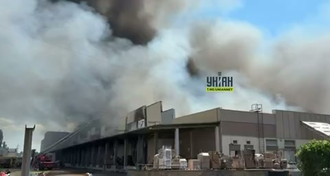 Russia strikes Nova Poshta logistics center in Obolonskyi district of Kyiv