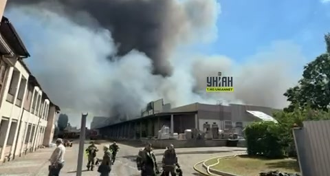 Russia strikes Nova Poshta logistics center in Obolonskyi district of Kyiv