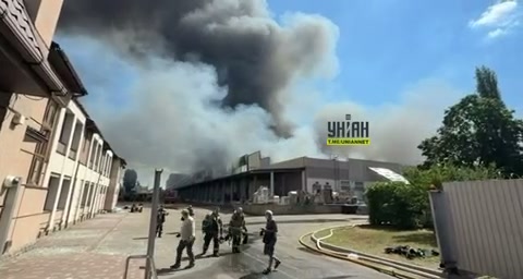 Russia strikes Nova Poshta logistics center in Obolonskyi district of Kyiv