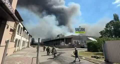 Russia strikes Nova Poshta logistics center in Obolonskyi district of Kyiv