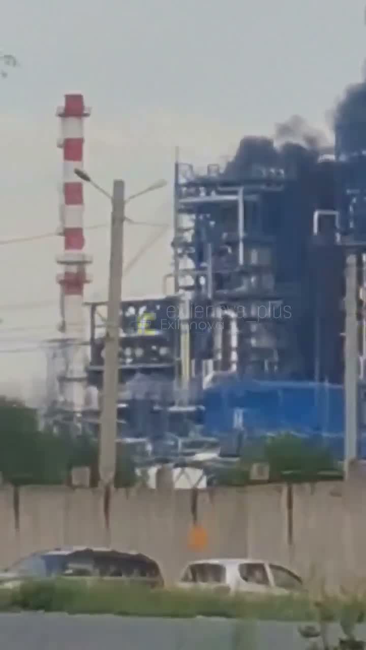 Video of fire at the Omsk oil refinery