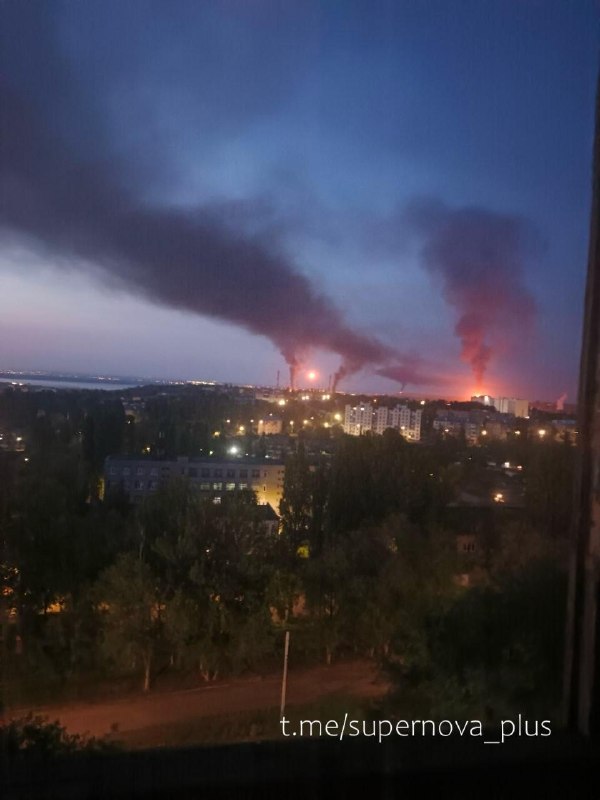Беспілотнікі атакавалі нафтаперапрацоўчы завод у Саратаве