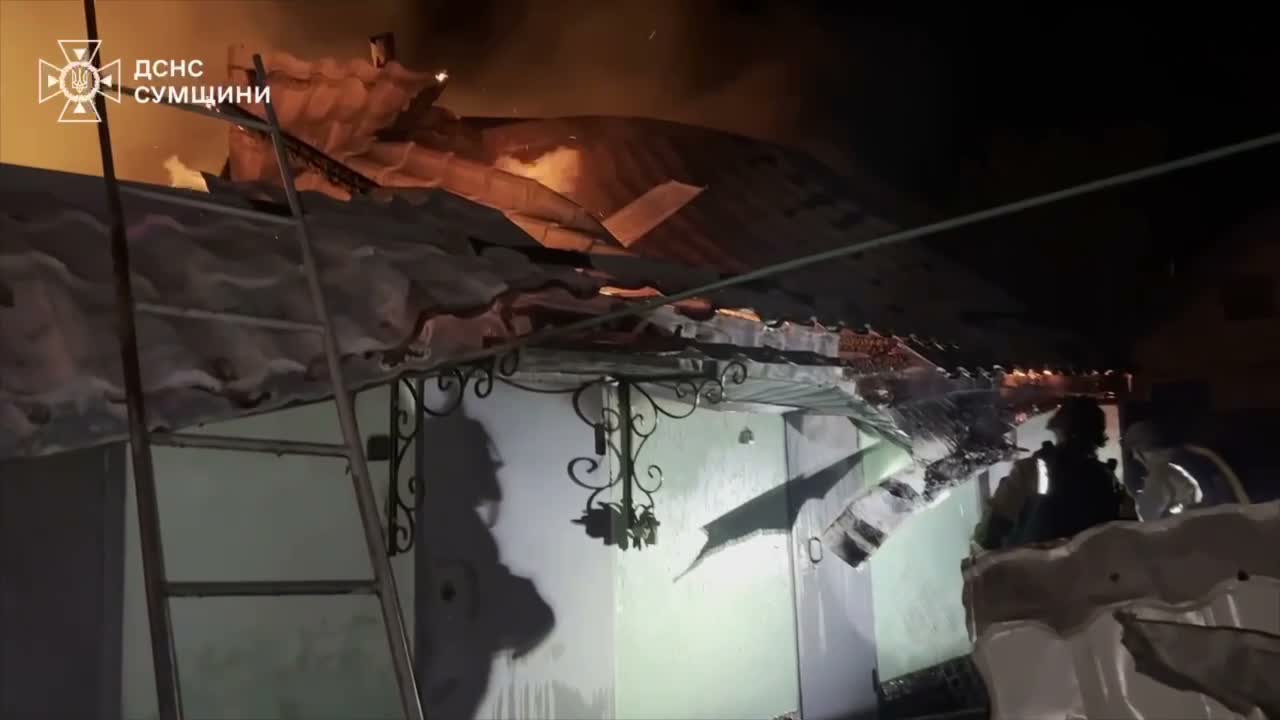 Шосткінскі раён: ратавальнікі патушылі пажар у жылым масіве, выкліканы атакай расійскага беспілотніка