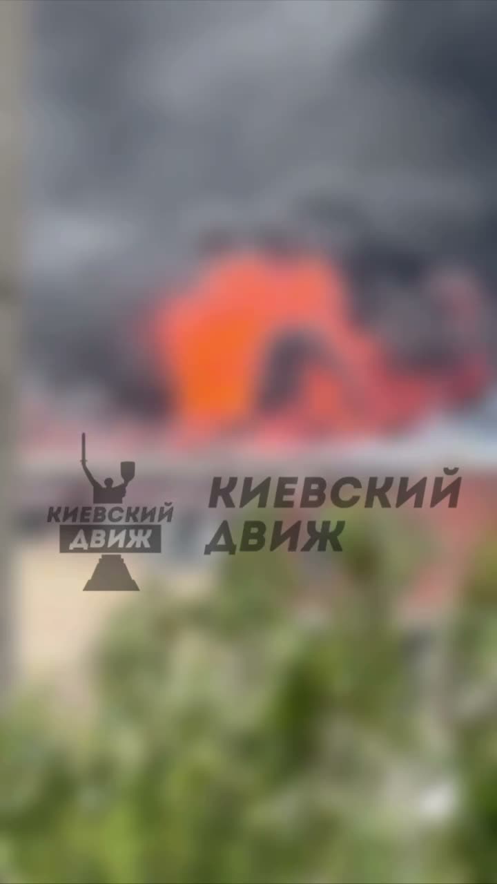 Вялікі пажар у Кіеве пасля ўдару беспілотніка