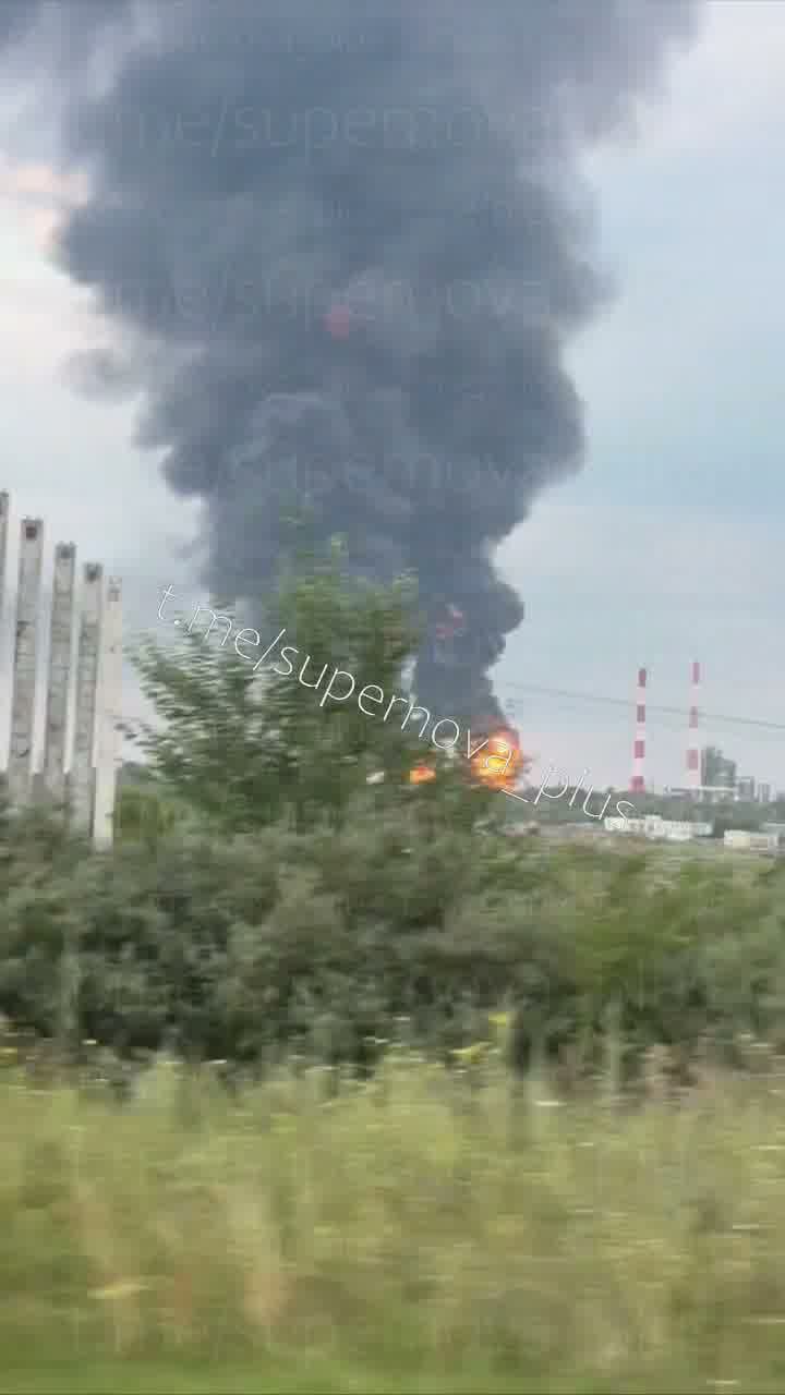 Fires at the oil refinery in Syzran as result of drones strikes