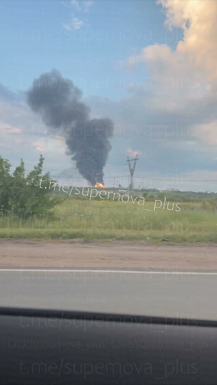 Fires at the oil refinery in Syzran as result of drones strikes