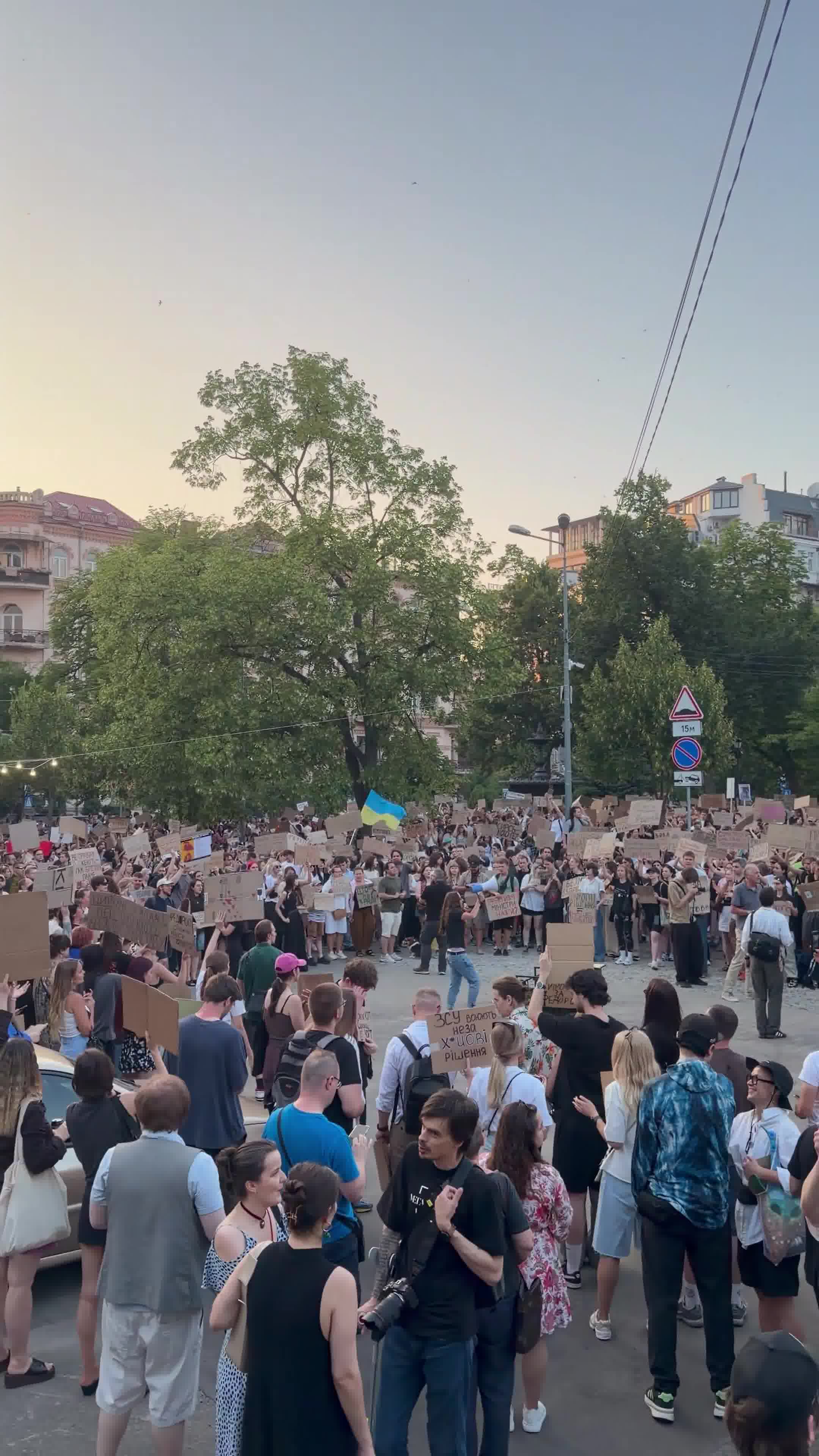 The pro-Fedorov/anti-corruption protests in Kyiv are continuing into the night