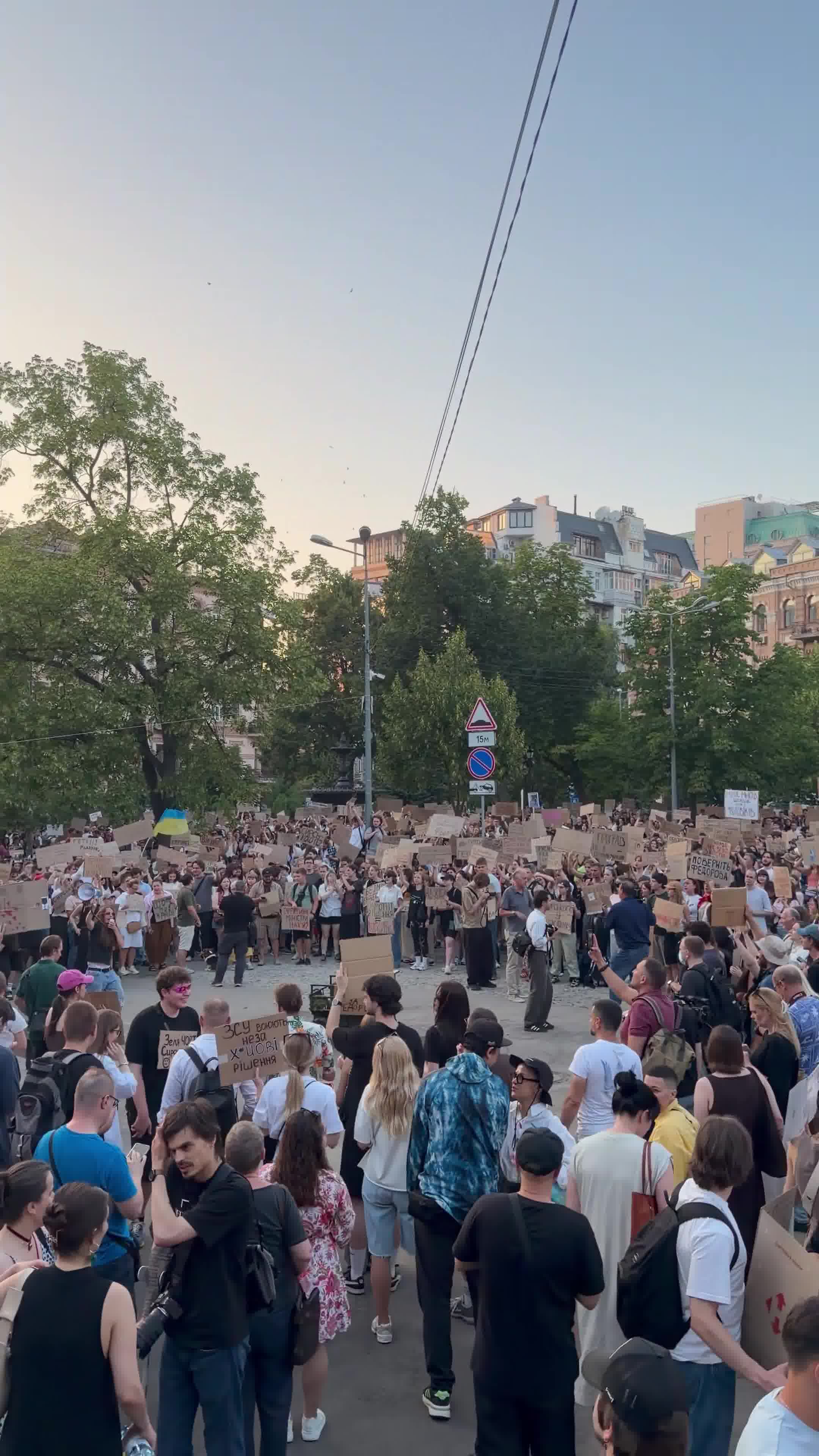 The pro-Fedorov/anti-corruption protests in Kyiv are continuing into the night