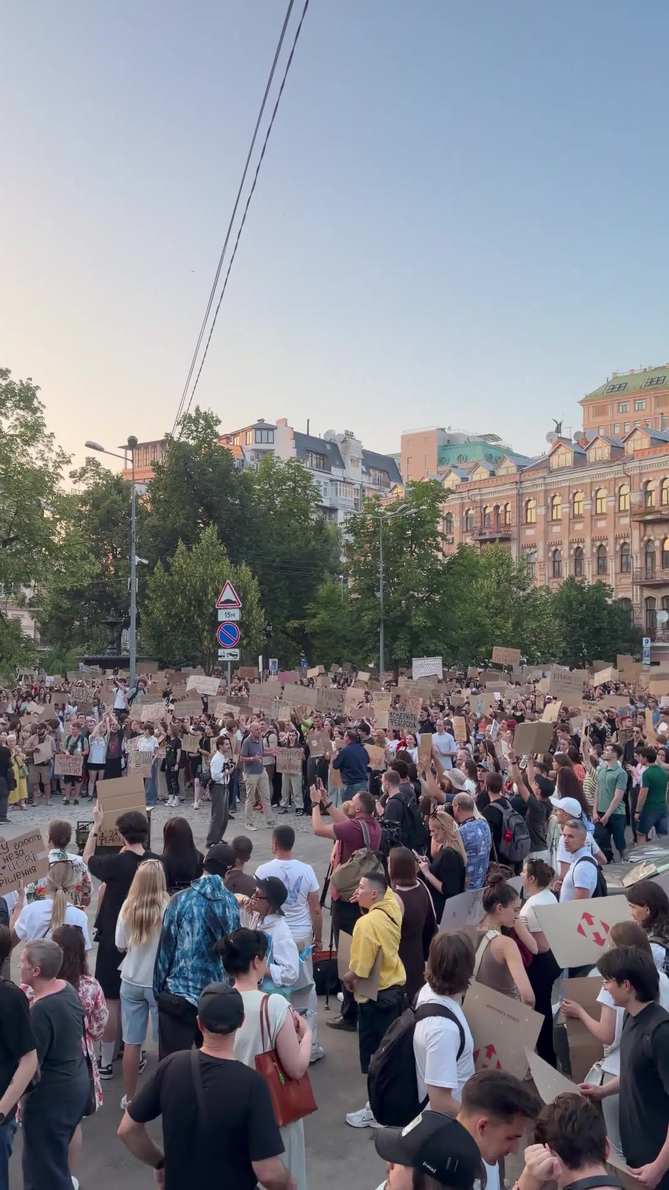 The pro-Fedorov/anti-corruption protests in Kyiv are continuing into the night