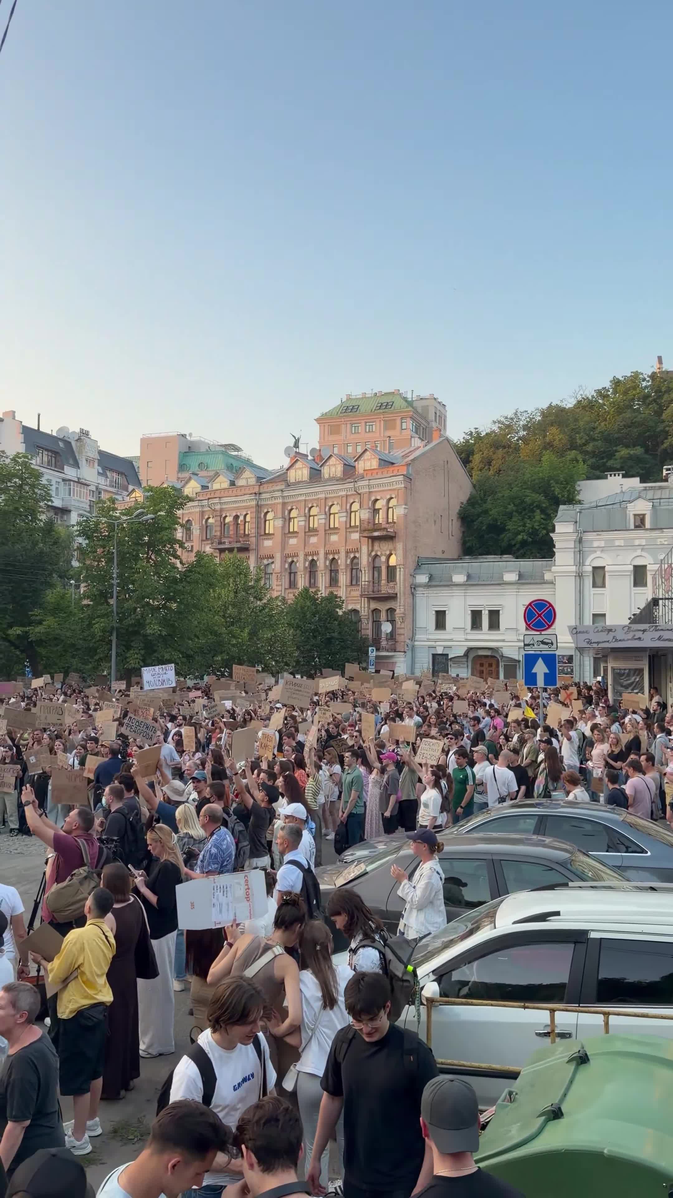 The pro-Fedorov/anti-corruption protests in Kyiv are continuing into the night
