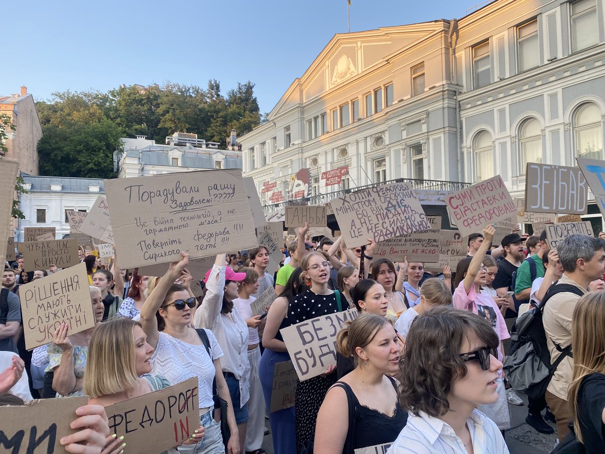 Protests against the resignation of Defense Minister Mykhailo Fedorov continue 