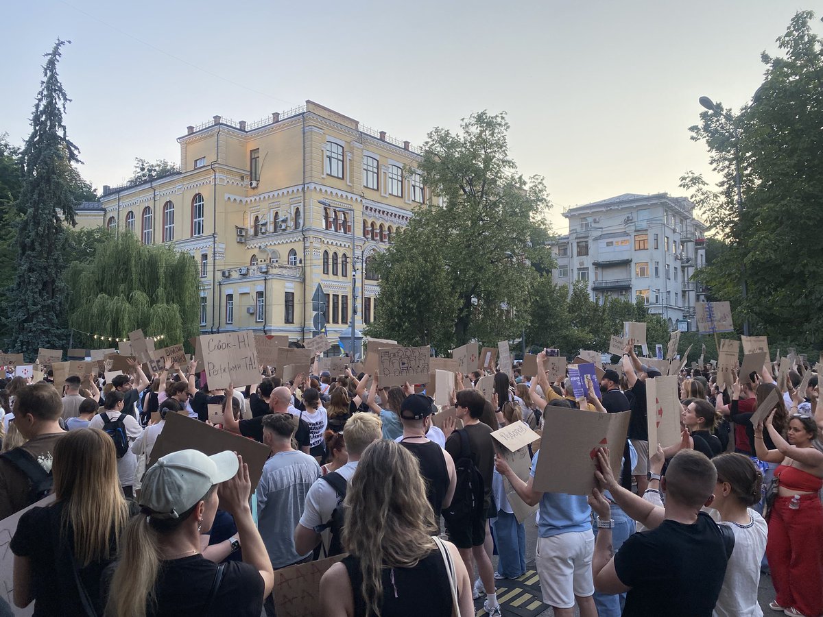 Protests against the resignation of Defense Minister Mykhailo Fedorov continue 