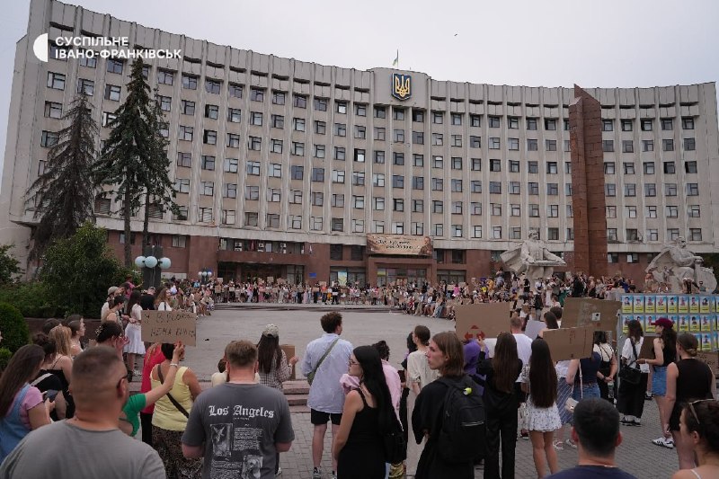 The third day of rallies after Fedorov's resignation — the photo shows protesters in Kyiv, Vinnytsia, Lviv, Khmelnytskyi, Dnipro, Mykolaiv, Ternopil, Kropyvnytskyi, Ivano-Frankivsk, Odessa, Uzhhorod, and Cherkasy