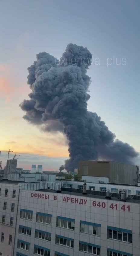 St. Petersburg'da insansız hava aracı saldırısı sonucu çıkan yangın