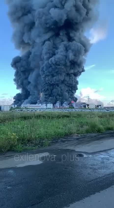 Fires burning at the logistics warehouses near St.Petersburg 