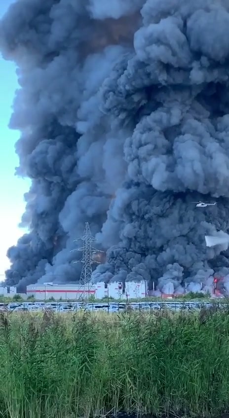 Fires burning at the logistics warehouses near St.Petersburg 