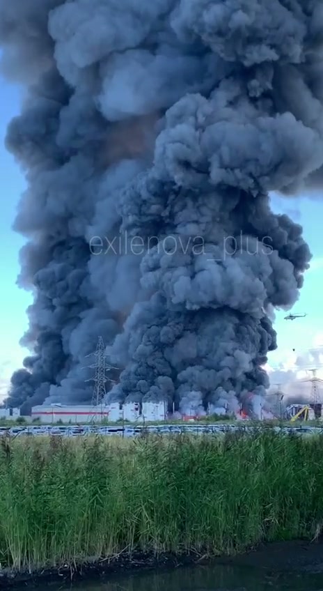 Fires burning at the logistics warehouses near St.Petersburg 