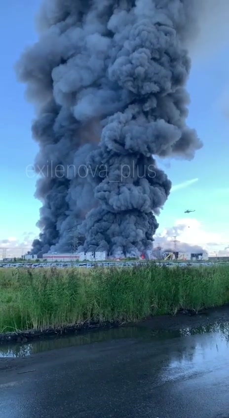 Fires burning at the logistics warehouses near St.Petersburg 