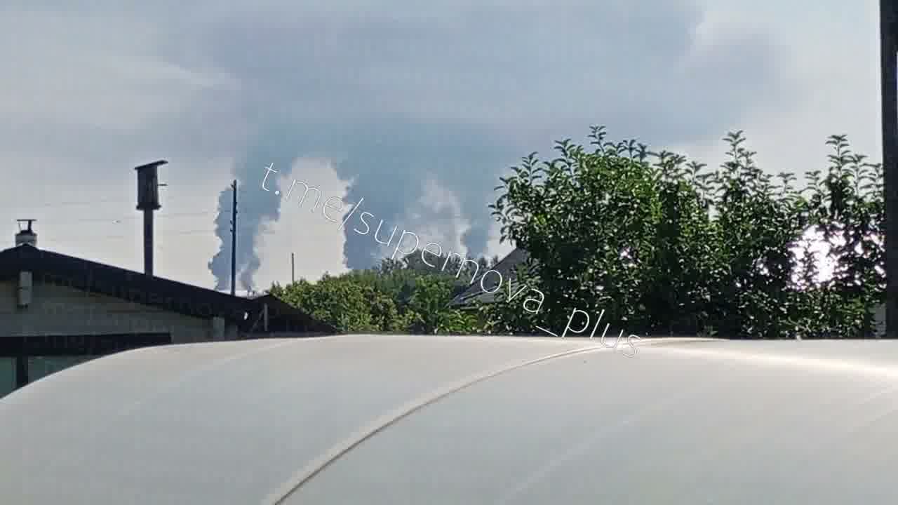 Smoke is rising at the oil refinery in Tyumen