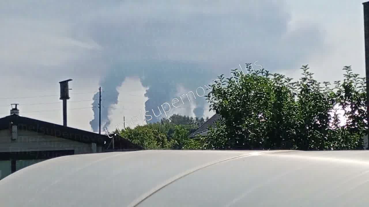 Smoke is rising at the oil refinery in Tyumen