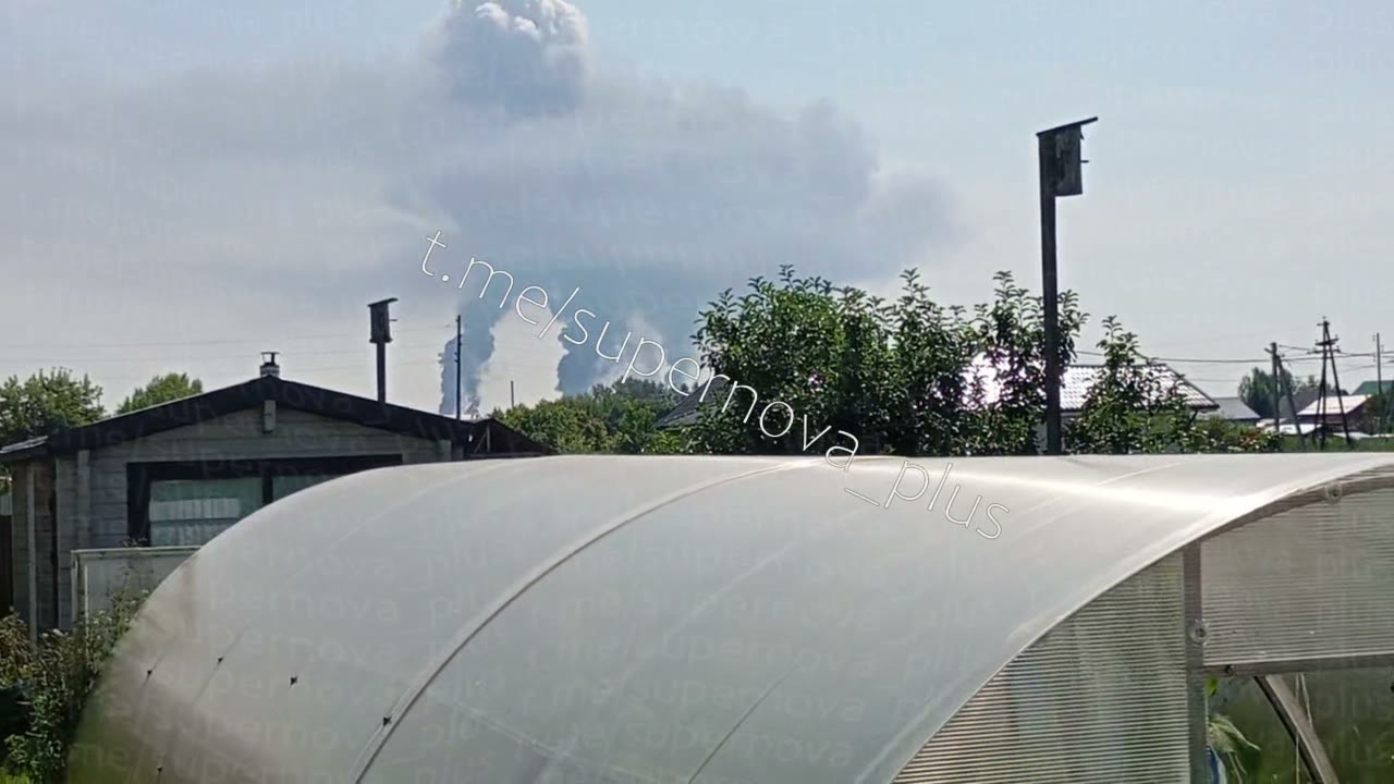 Smoke is rising at the oil refinery in Tyumen