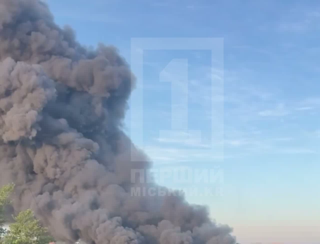 Smoke is rising in Kryvyi Rih after explosions 