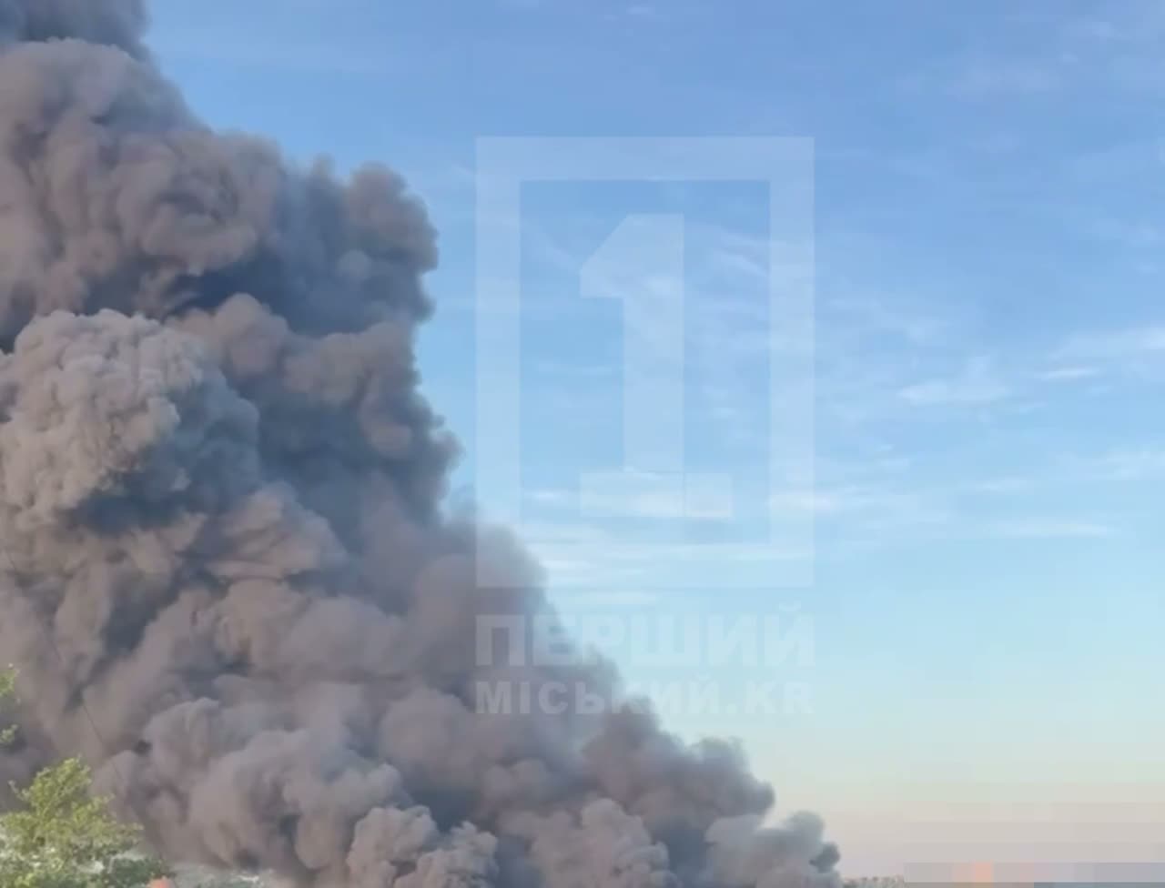 Smoke is rising in Kryvyi Rih after explosions 