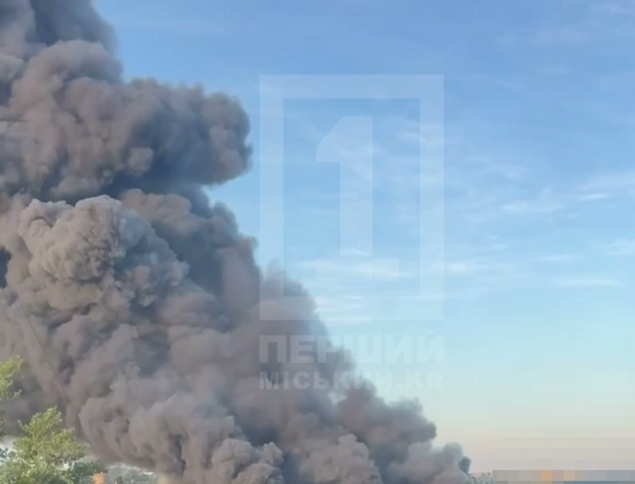 Smoke is rising in Kryvyi Rih after explosions 