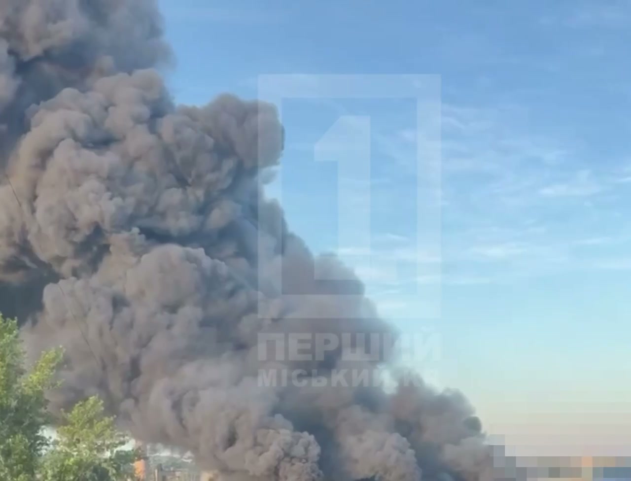 Smoke is rising in Kryvyi Rih after explosions 