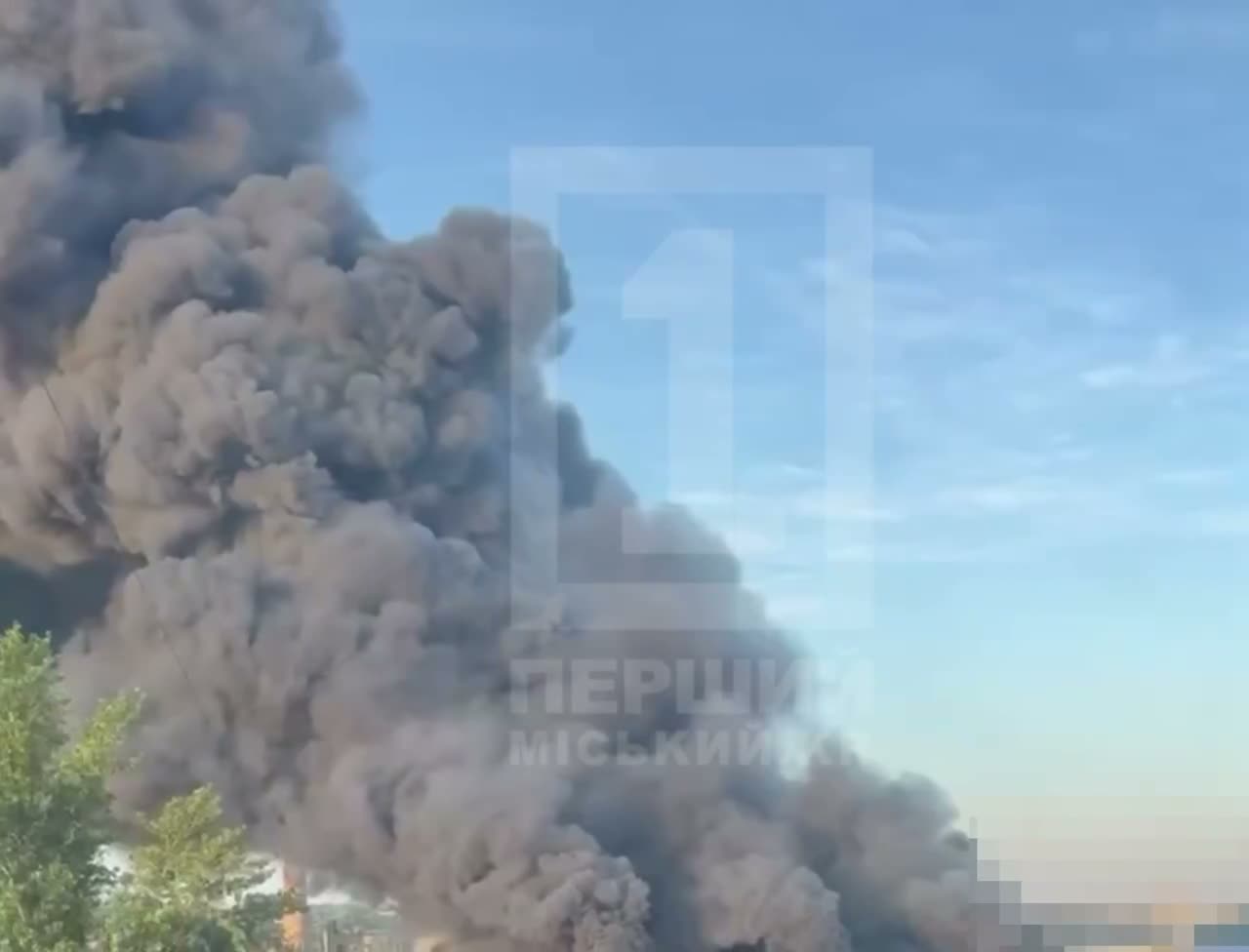 Smoke is rising in Kryvyi Rih after explosions 
