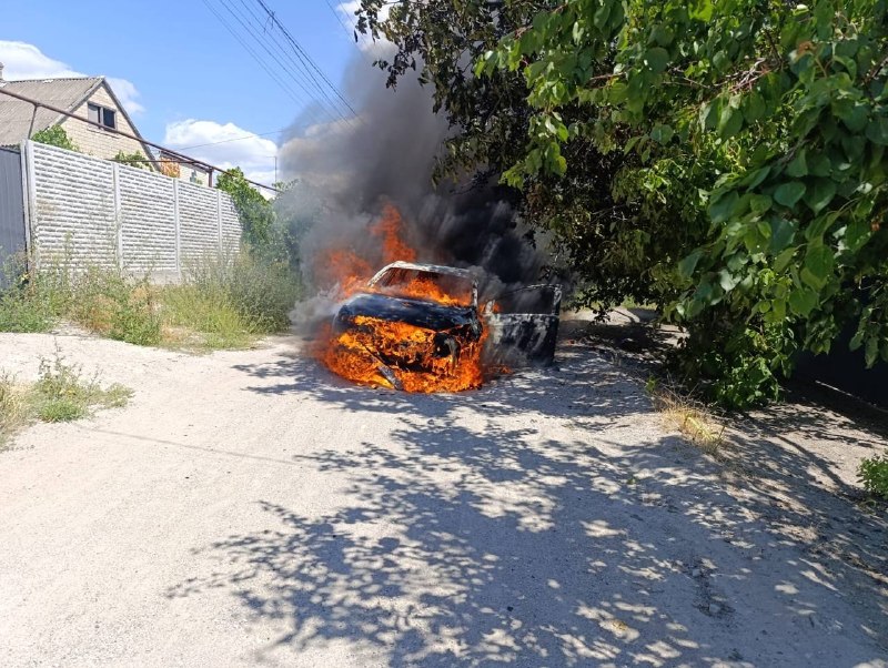 FPV drone targeted a car in Kushugum village of Zaporizhzhia region