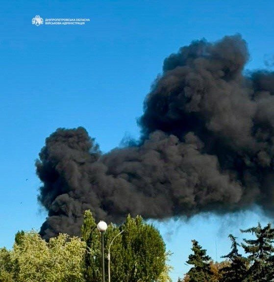 1 person wounded as result of Russian strike at the shopping mall in Pavlohrad