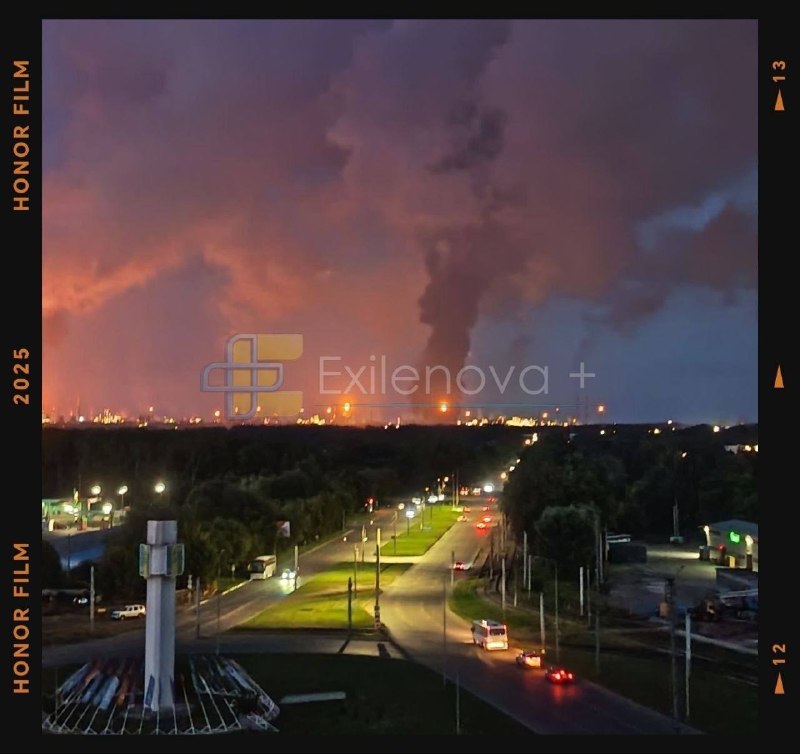 Big fire at the oil refinery in Nizhnekamsk after drones strikes earlier today 