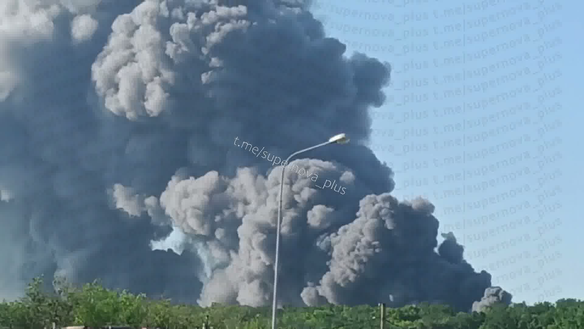 Fire at the warehouses in Novosemeykino of Samara region
