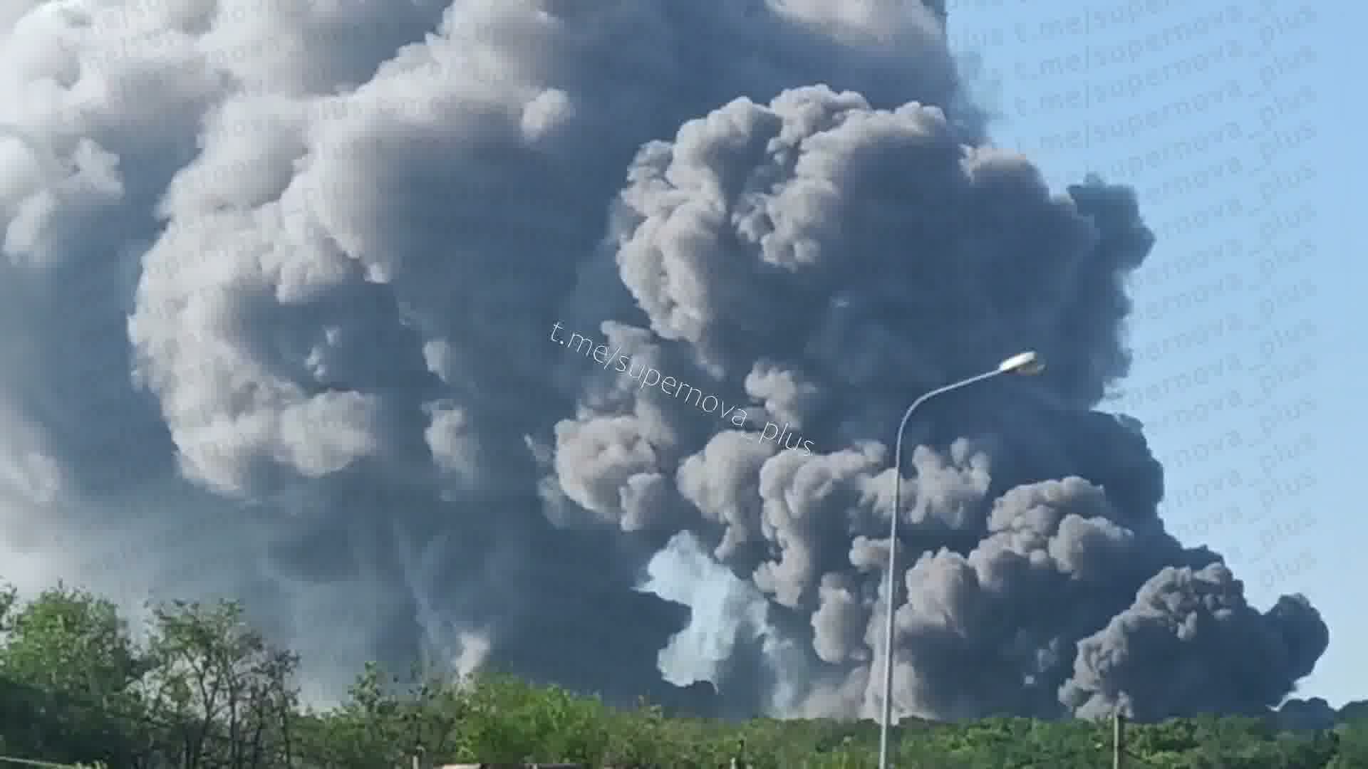 Fire at the warehouses in Novosemeykino of Samara region