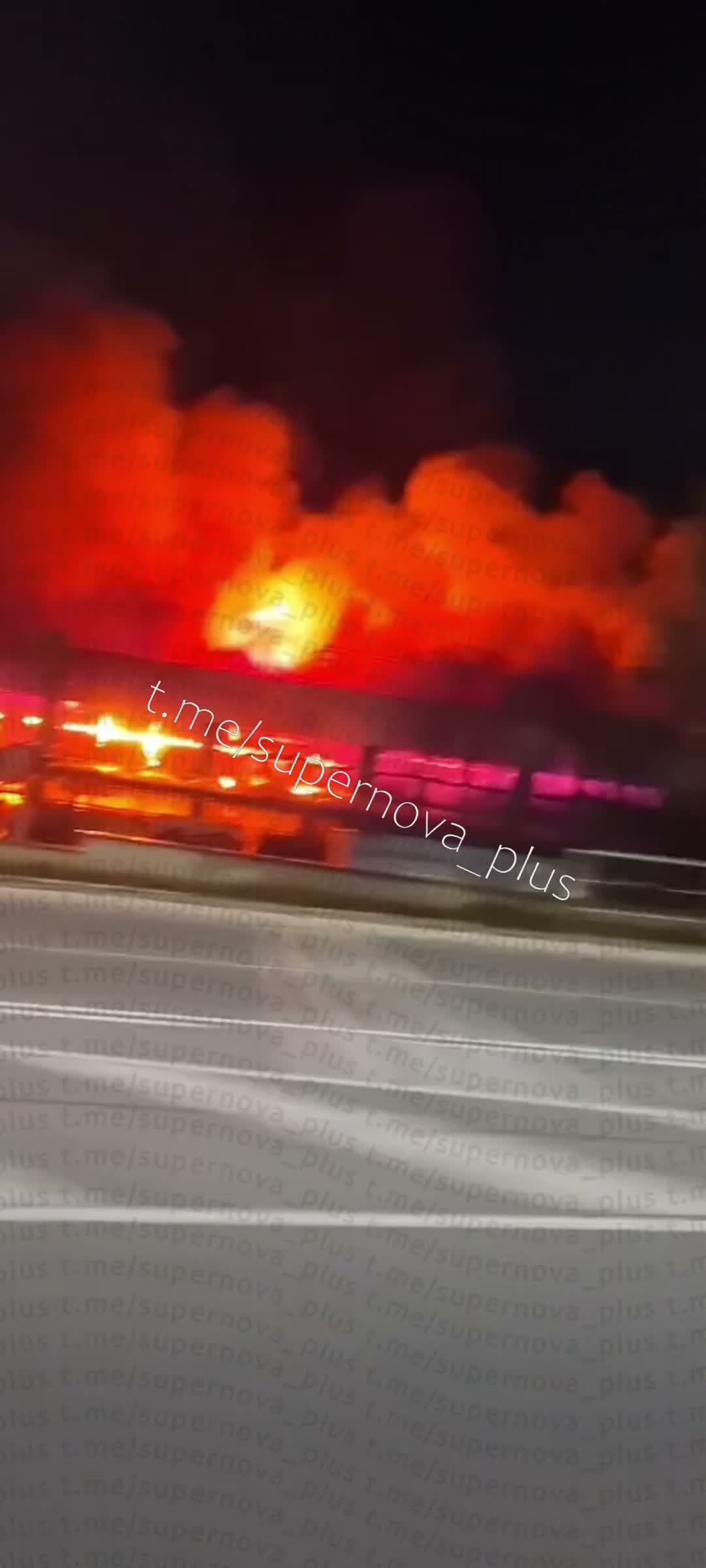 Violent fire at the shopping mall in Yenakiieve