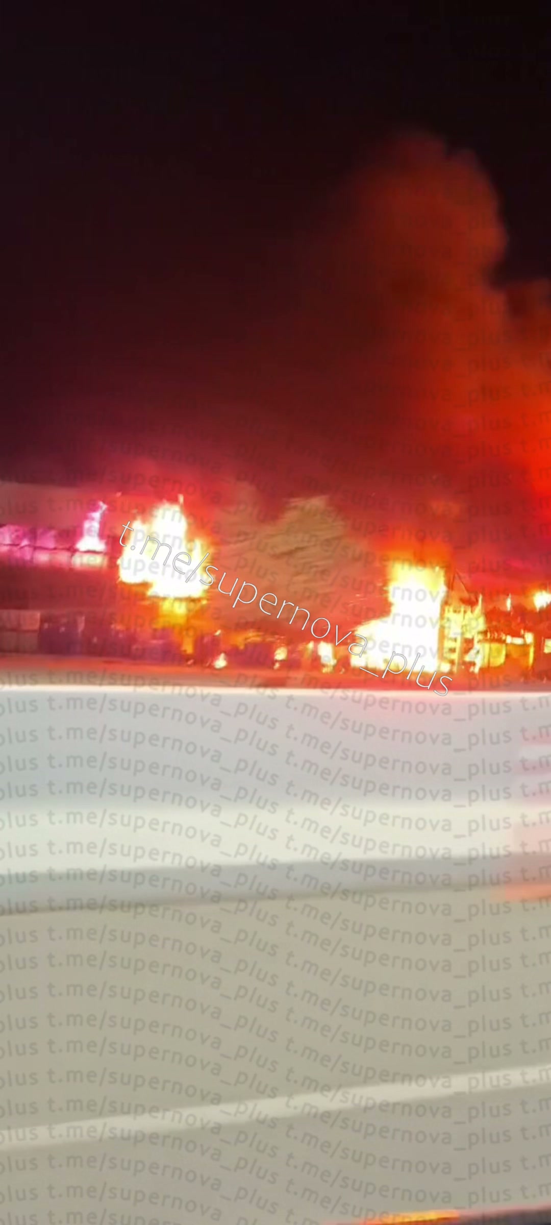Violent fire at the shopping mall in Yenakiieve