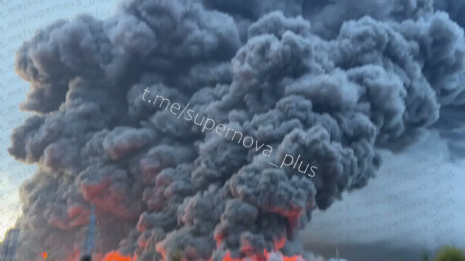 Large fire at the warehouses in Koledino, Moscow region