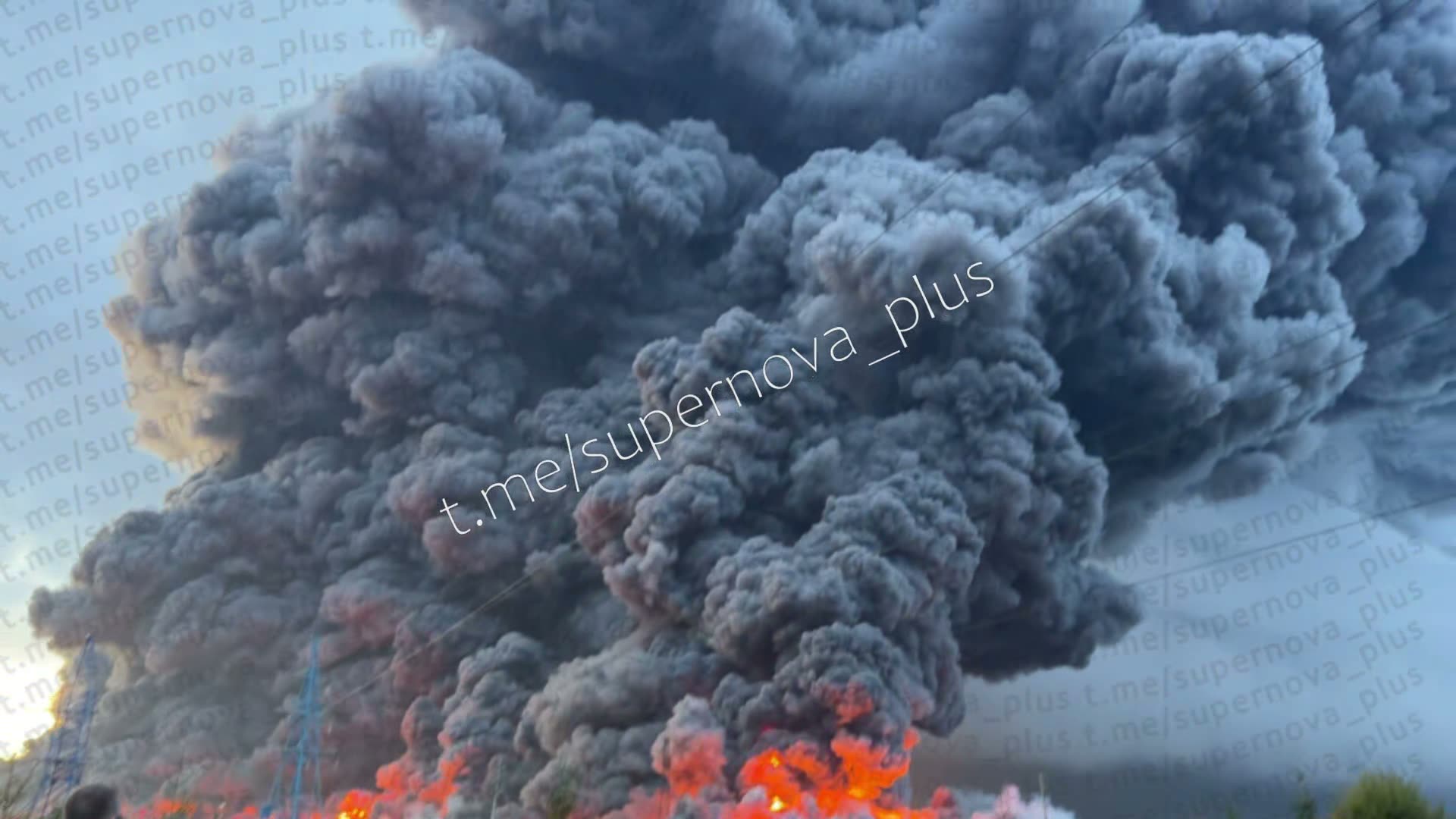 Large fire at the warehouses in Koledino, Moscow region