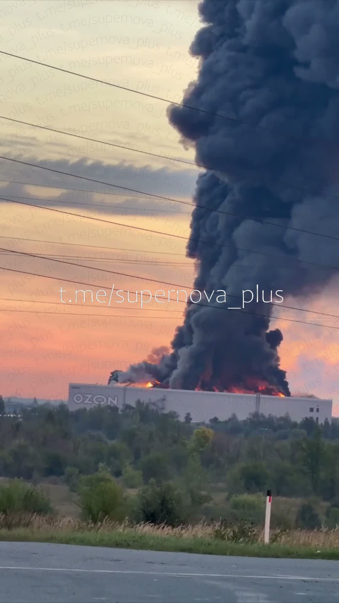Беспилотники атаковали склады озоновой руды в Чапаевске Самарской области.