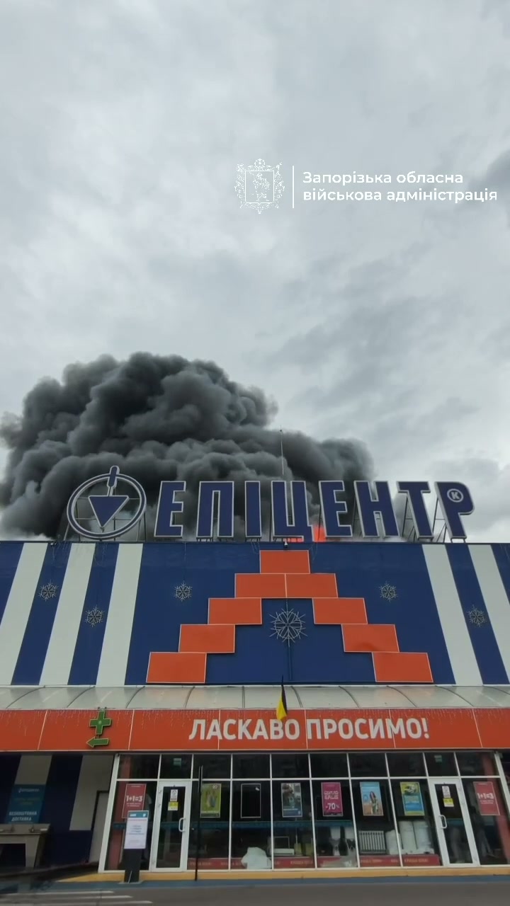 Shopping mall is on fire in Zaporizhzhia as result of Russian strike