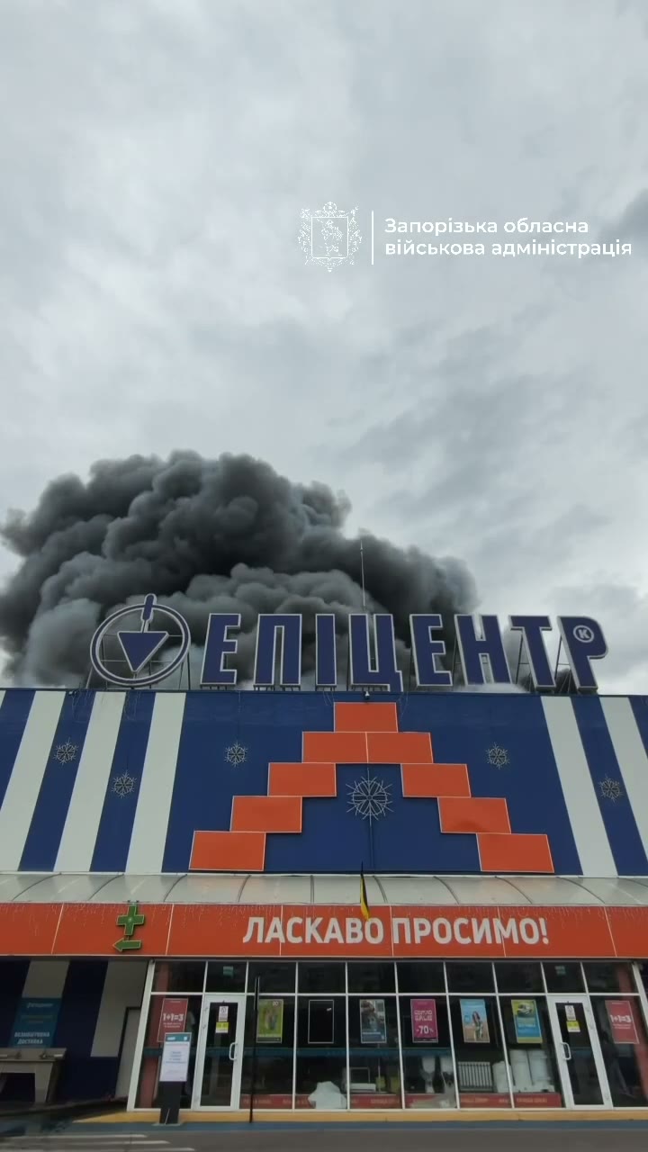 Shopping mall is on fire in Zaporizhzhia as result of Russian strike