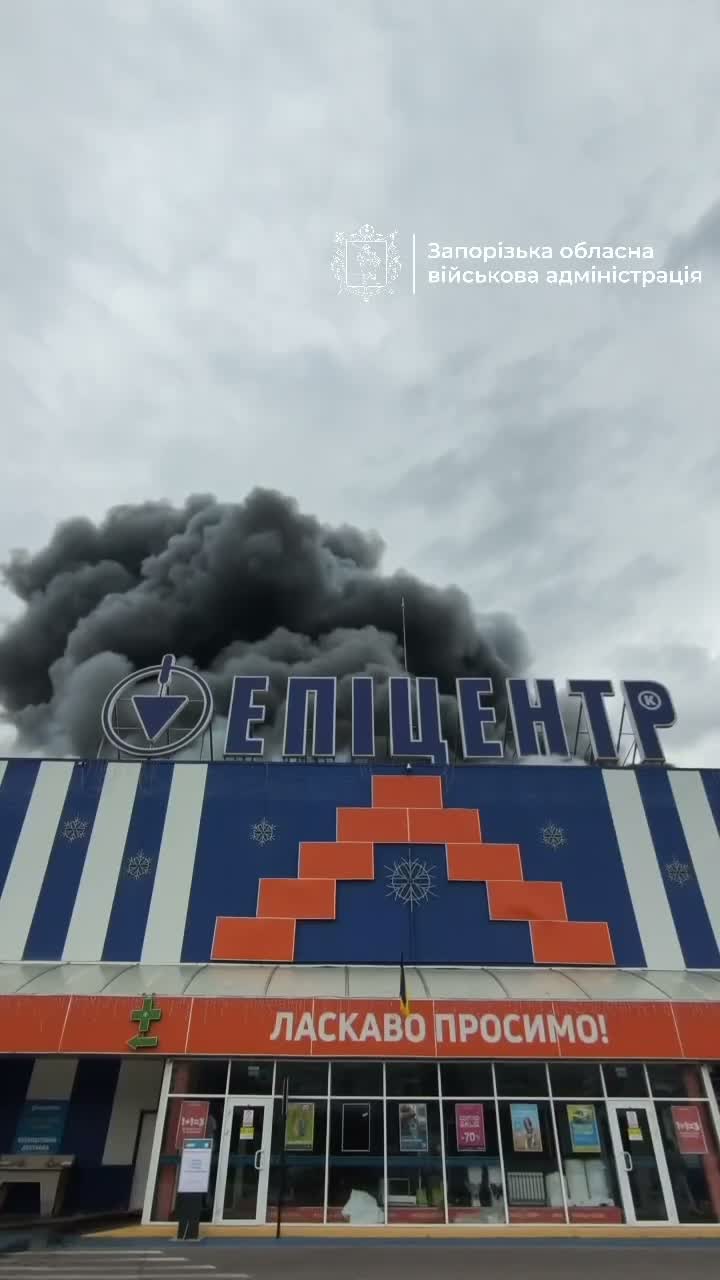 Shopping mall is on fire in Zaporizhzhia as result of Russian strike