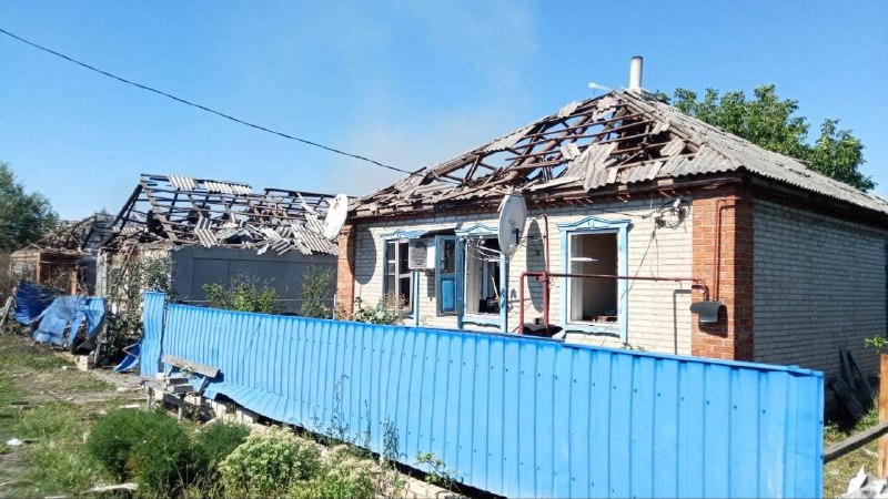 Russian aviation conducted airstrike with 2 FAB-250 bombs at Bylbasivka town near Sloviansk. 2 people killed, 2 more wounded