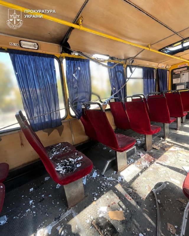 Pri ruskom útoku dronu na mestský autobus v Chersone zahynula jedna osoba a 10 bolo zranených.