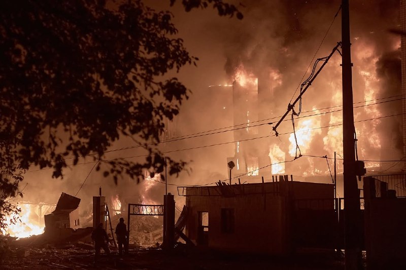 Fires in Kyiv as result of Russian missiles strikes. 2 people killed, 10 wounded 