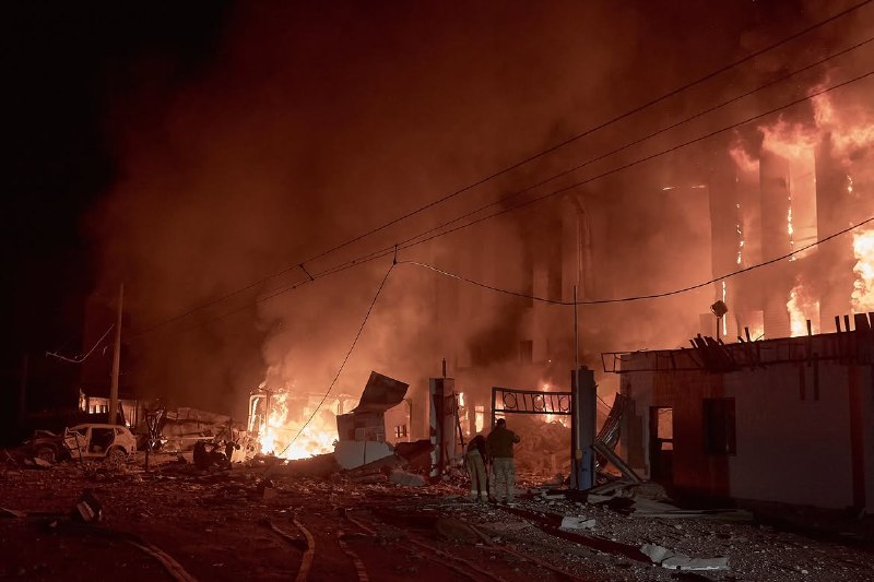 Fires in Kyiv as result of Russian missiles strikes. 2 people killed, 10 wounded 