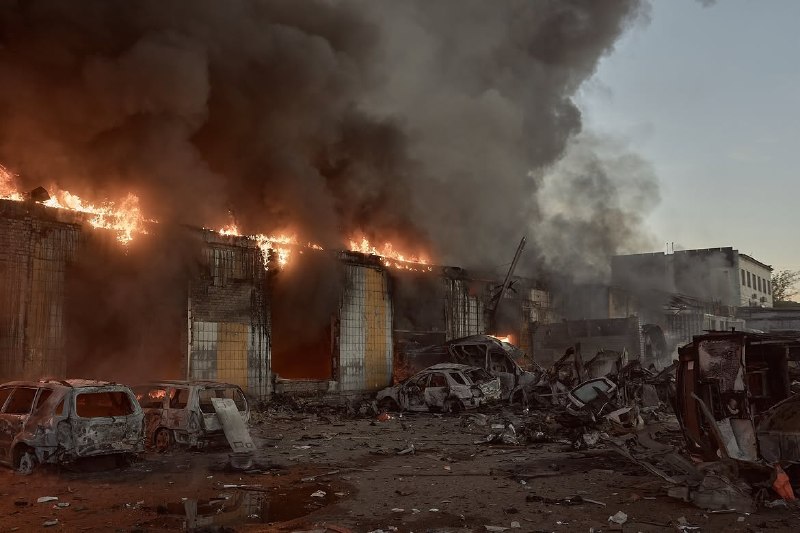 Fires in Kyiv as result of Russian missiles strikes. 2 people killed, 10 wounded 