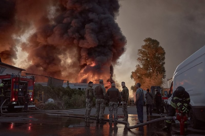 Fires in Kyiv as result of Russian missiles strikes. 2 people killed, 10 wounded 