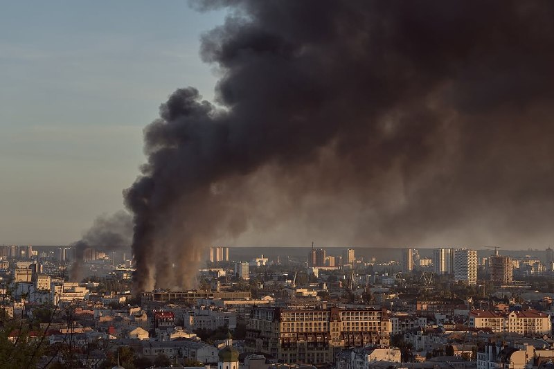 Fires in Kyiv as result of Russian missiles strikes. 2 people killed, 10 wounded 